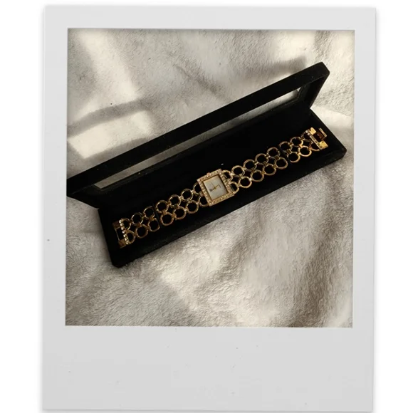 Elizabeth Taylor White Diamonds Watch - Picture 2 of 11